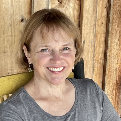 Headshot of Nell Lake